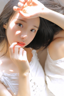 娇妻在客厅被朋友玩得呻吟动漫